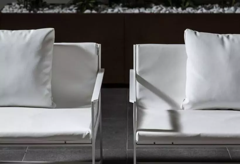 景色の見えるスイートルーム, Intercontinental Malta, An Ihg