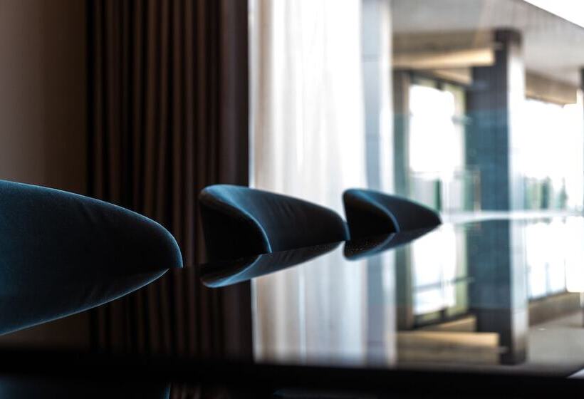 سوئیت کلاب, Intercontinental Malta, An Ihg