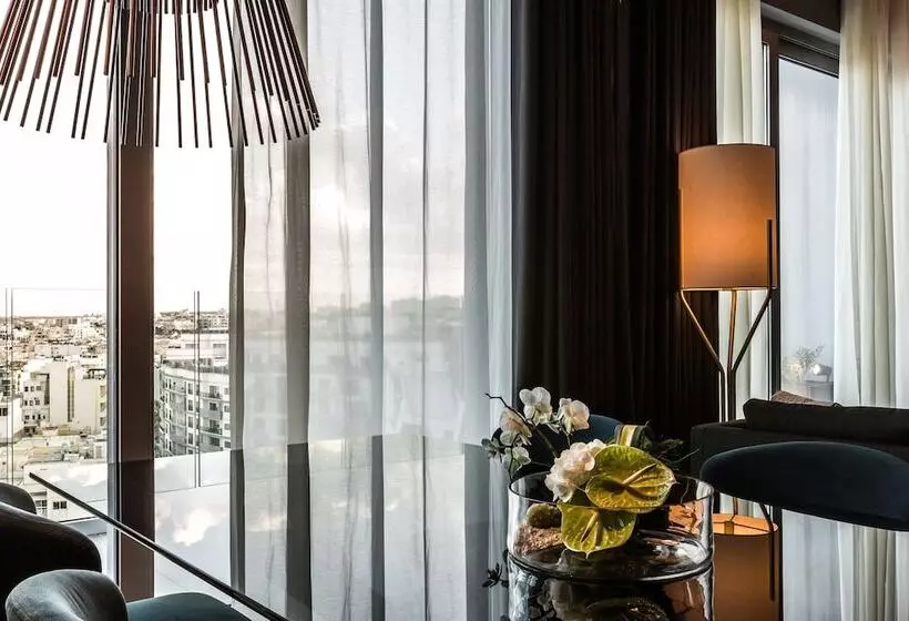 景色の見えるスイートルーム, Intercontinental Malta, An Ihg
