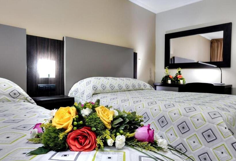 חדר סטנדרט לארבעה, Marbella