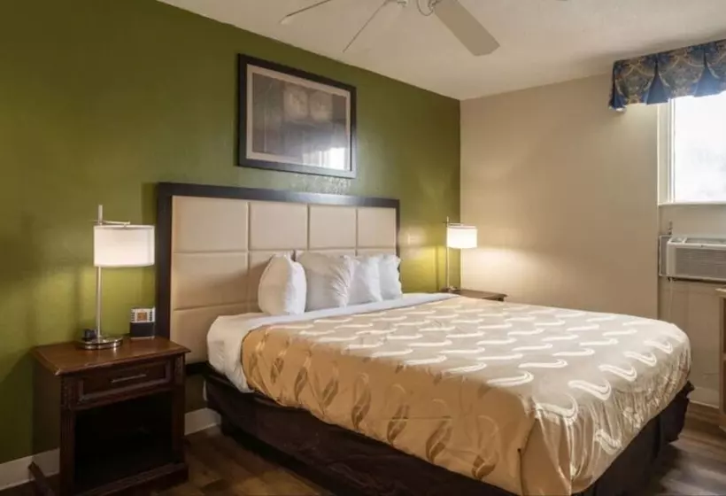 ダブルベッドスタンダードルーム, Quality Inn & Suites On The Beach