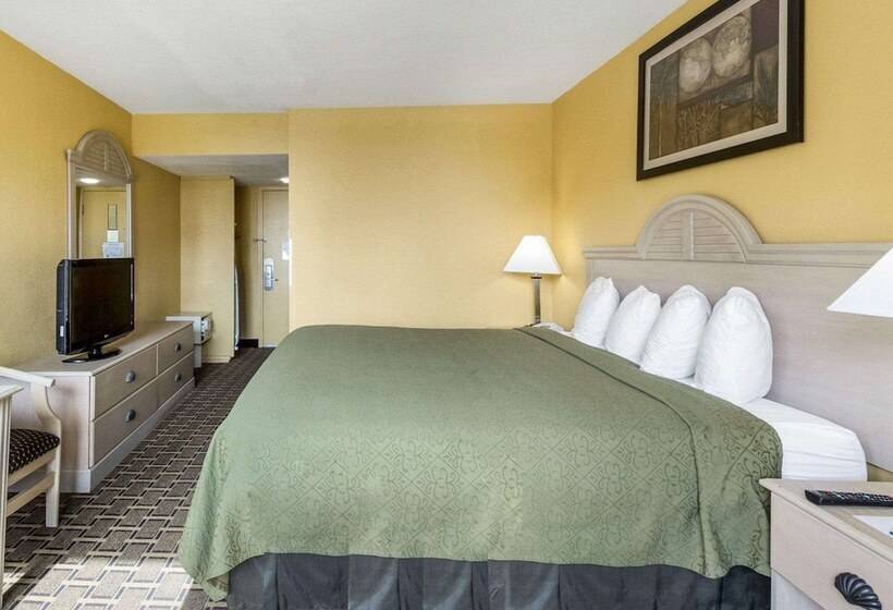 标准间带双人床, Quality Inn & Suites On The Beach
