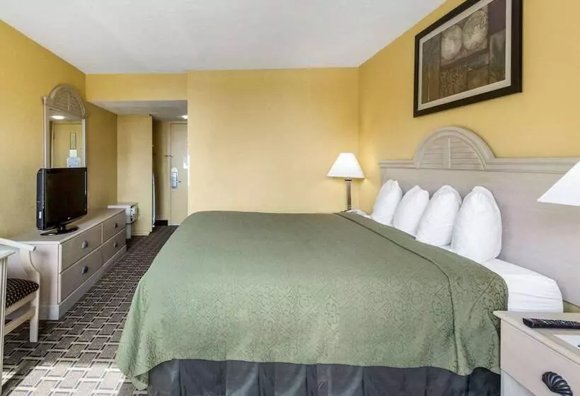 ダブルベッドスタンダードルーム, Quality Inn & Suites On The Beach