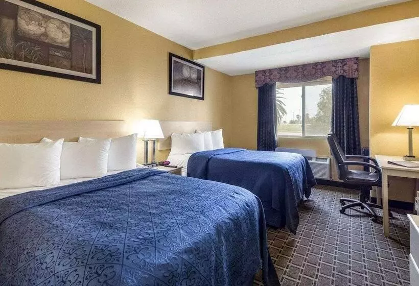 ２ダブルベッドのスタンダードルーム, Quality Inn & Suites On The Beach