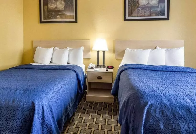２ダブルベッドのスタンダードルーム, Quality Inn & Suites On The Beach