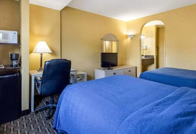 ２ダブルベッドのスタンダードルーム, Quality Inn & Suites On The Beach