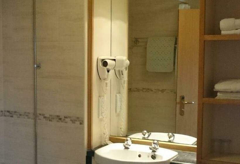 חדר סטנדרט, The Queens