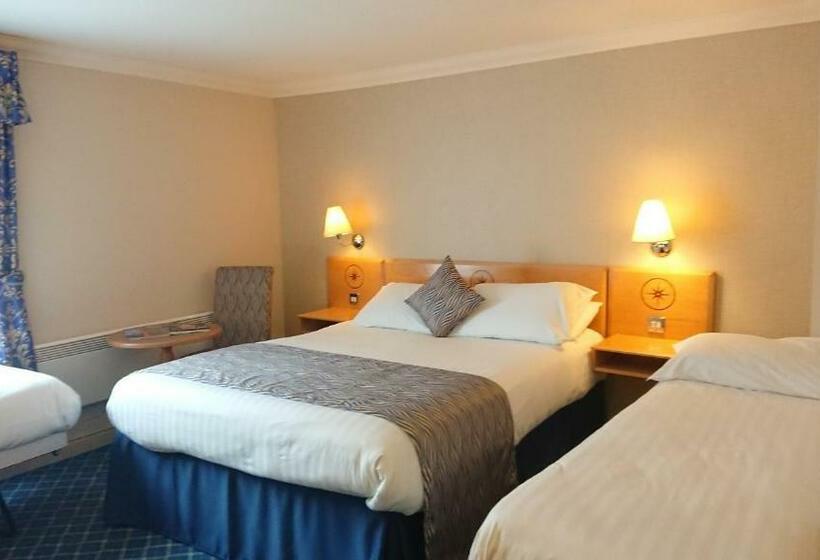 חדר משפחתי, The Queens