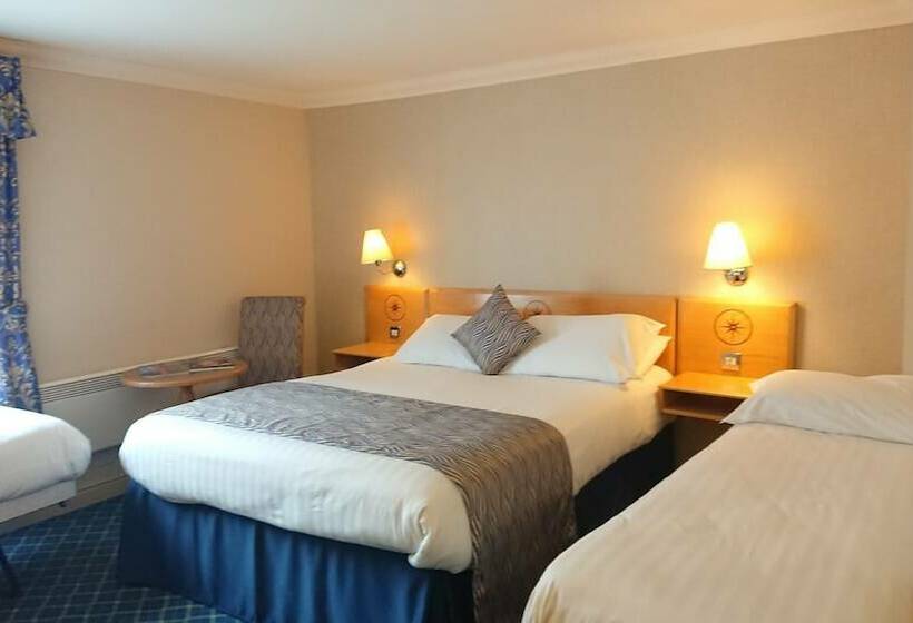 חדר משפחתי, The Queens