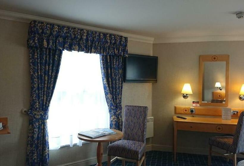 חדר סופריור נוף לנהר, The Queens