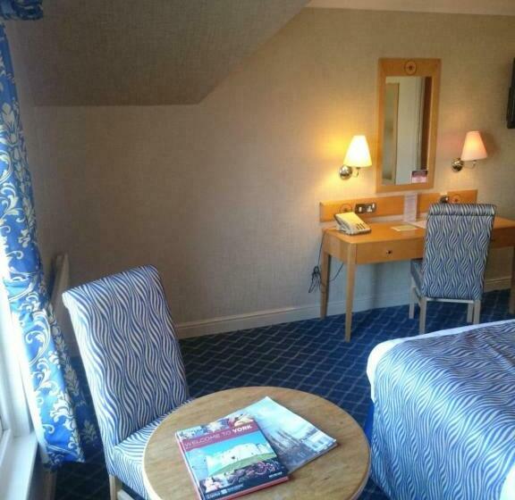 חדר סופריור נוף לנהר, The Queens