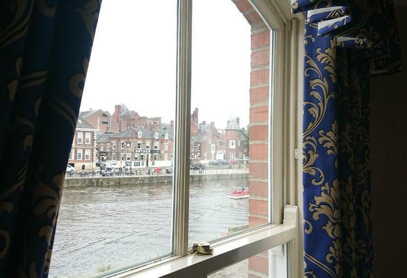 חדר סופריור נוף לנהר, The Queens