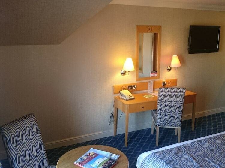 חדר סופריור יחיד, The Queens