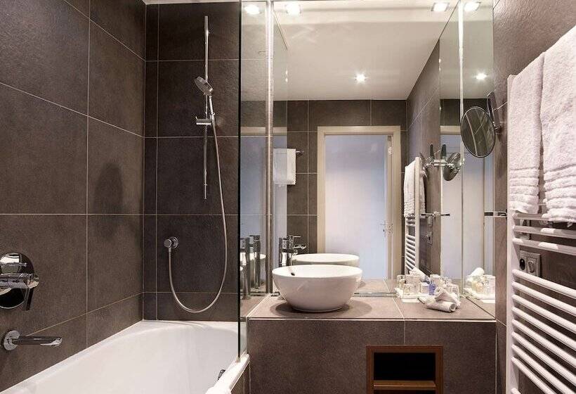 جناح مزوَّد بشرفة, Radisson Blu Balmoral