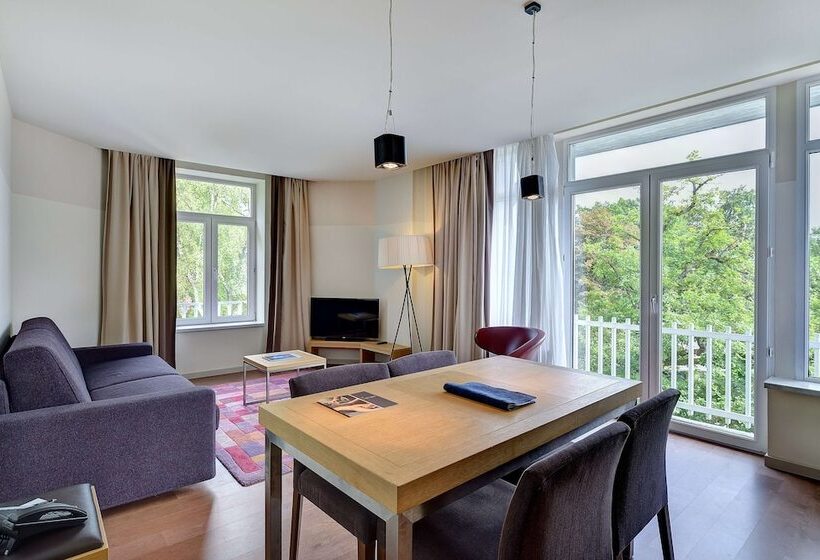 جناح مزوَّد بشرفة, Radisson Blu Balmoral