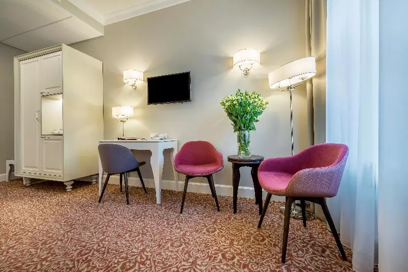 اتاق اجرایی, Ratonda Centrum Hotels