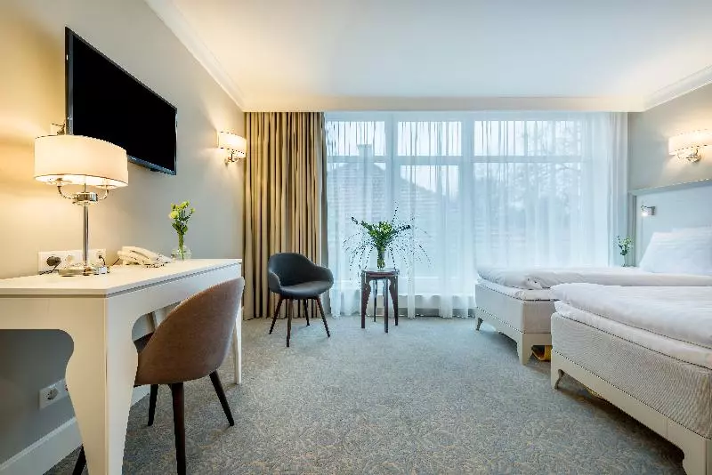 اتاق اجرایی, Ratonda Centrum Hotels