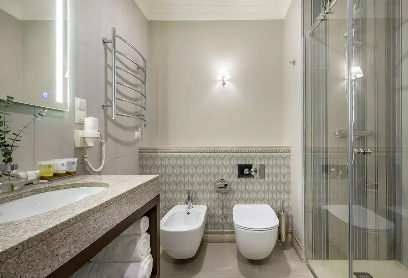 اتاق اجرایی, Ratonda Centrum Hotels