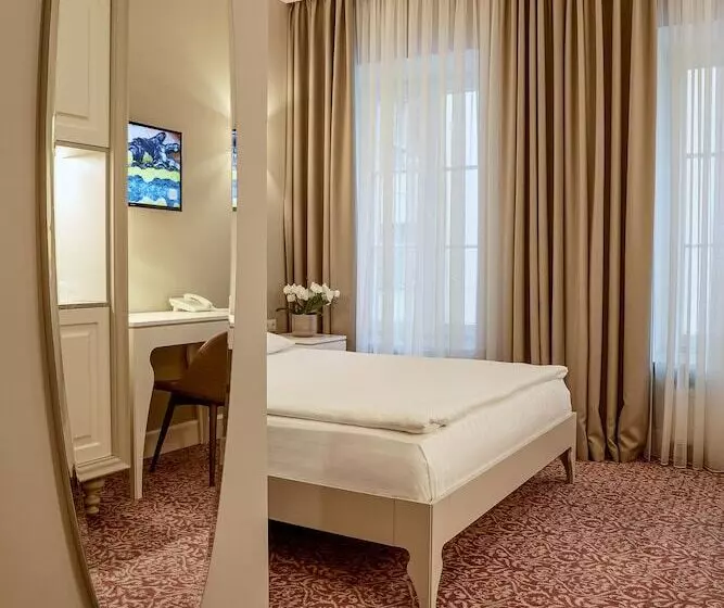 اتاق اجرایی, Ratonda Centrum Hotels