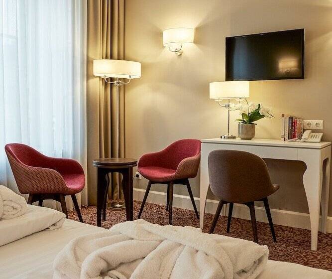 اتاق اجرایی, Ratonda Centrum Hotels