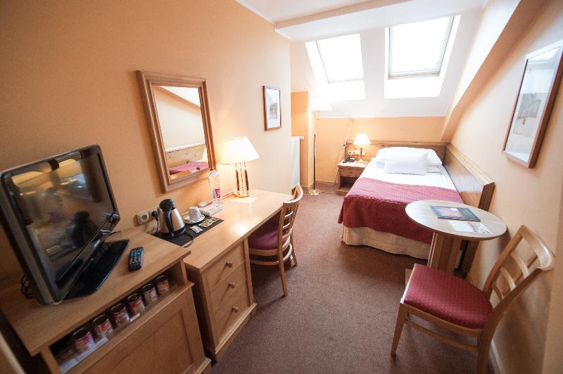 اتاق استاندارد یک نفره, Rott