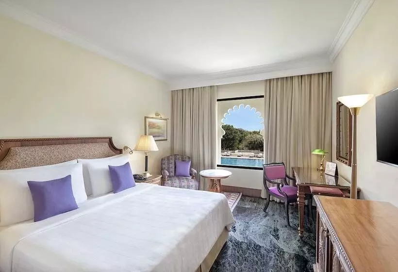 プールの見えるデラックスルーム, Trident Udaipur