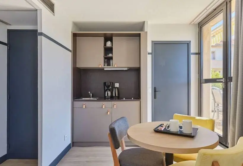 Superior studio with terrace, Odalys City - Aix en Provence Centre Rotonde - Les Floridianes