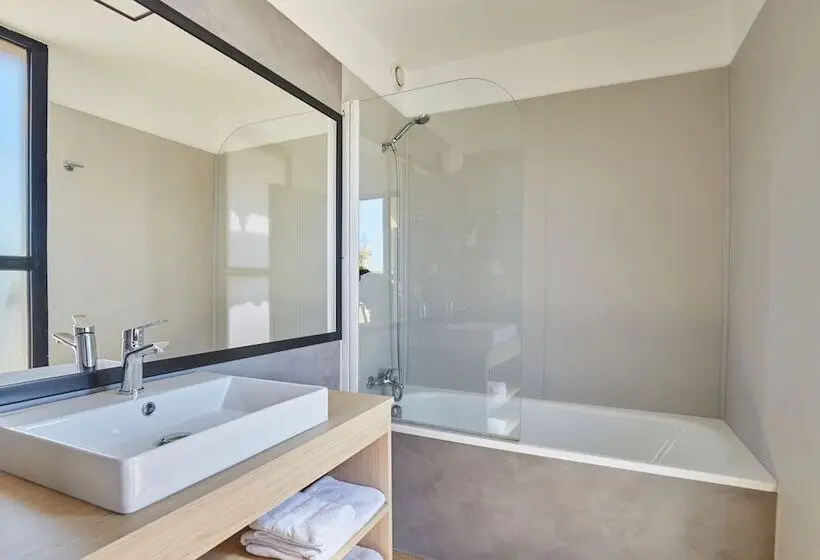 Superior studio with terrace, Odalys City - Aix en Provence Centre Rotonde - Les Floridianes