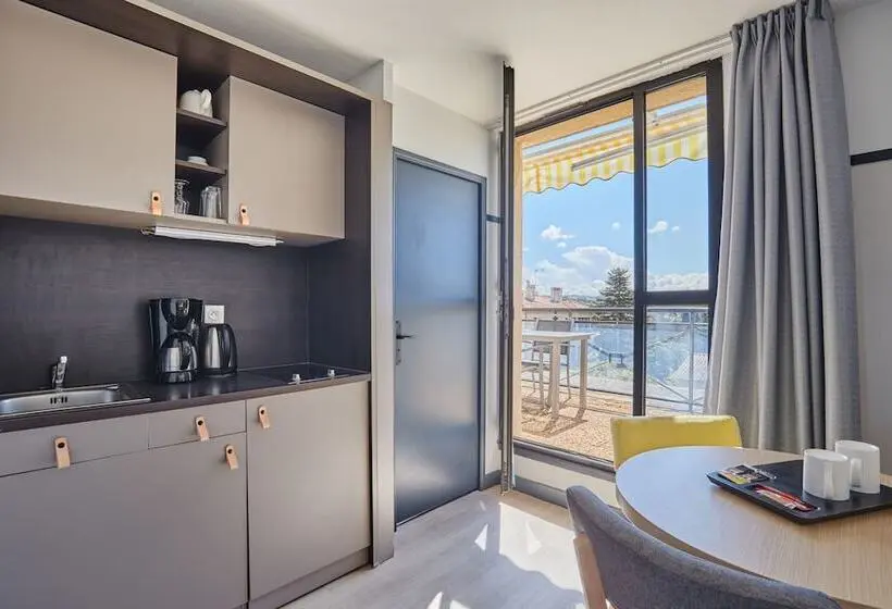 Superior studio with terrace, Odalys City - Aix en Provence Centre Rotonde - Les Floridianes