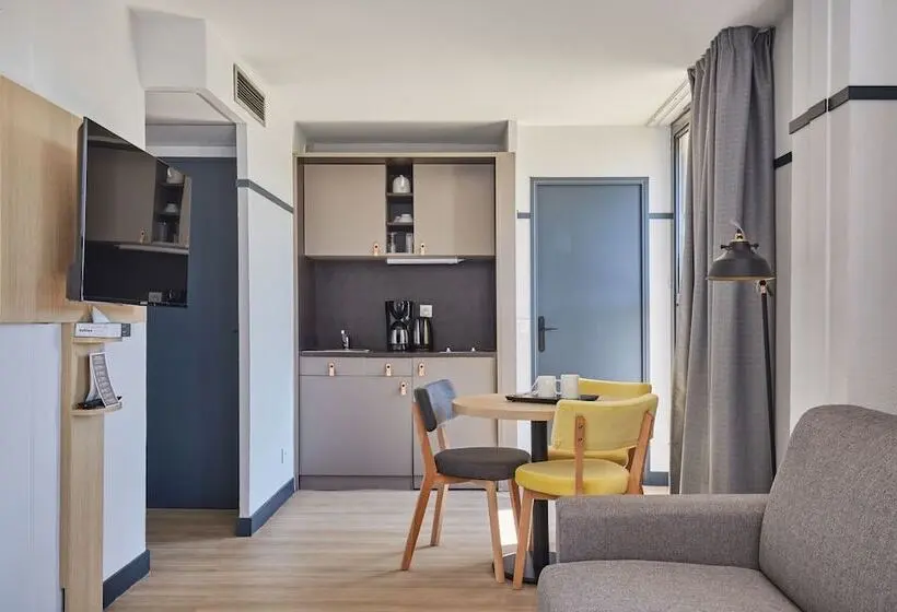 Superior studio with terrace, Odalys City - Aix en Provence Centre Rotonde - Les Floridianes