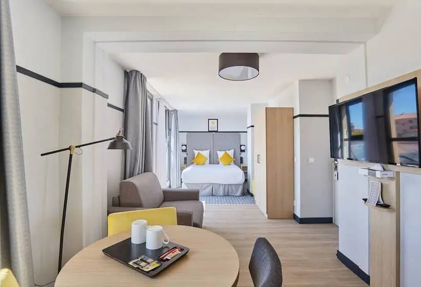 Superior studio with terrace, Odalys City - Aix en Provence Centre Rotonde - Les Floridianes
