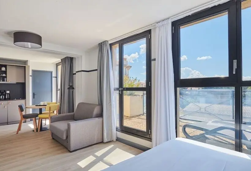 Superior studio with terrace, Odalys City - Aix en Provence Centre Rotonde - Les Floridianes