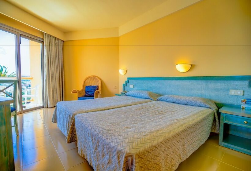 غرفة قياسية ثلاثية ذات إطلالة جانبية على البحر, Sbh Costa Calma Beach Resort