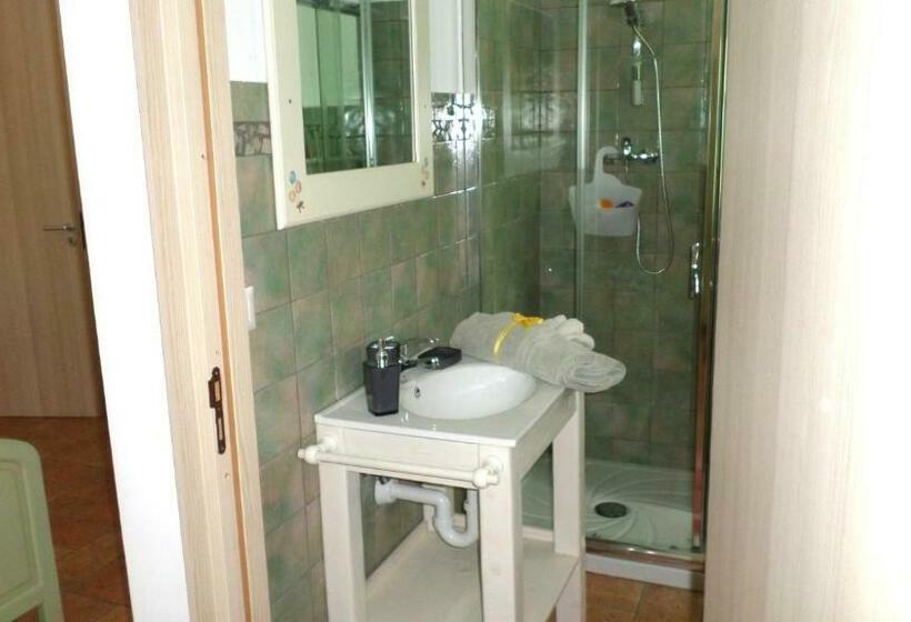 غرفة قياسية مزوَّدة بشُرفة, Bed And Breakfast Villa Algi