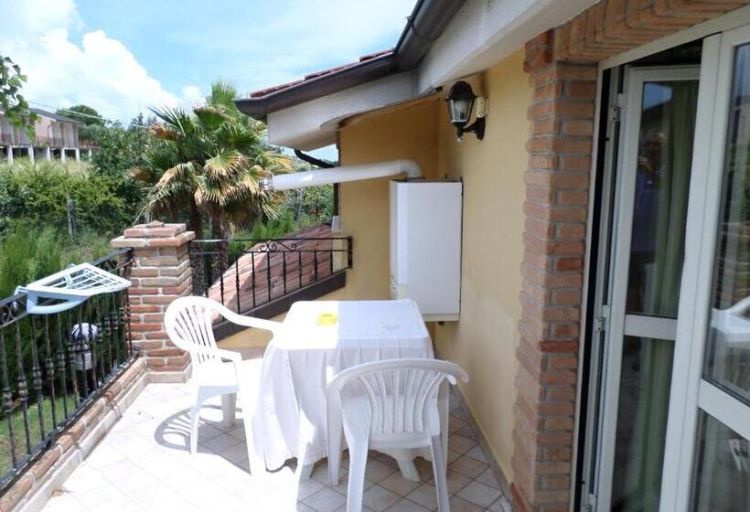 غرفة قياسية مزوَّدة بشُرفة, Bed And Breakfast Villa Algi