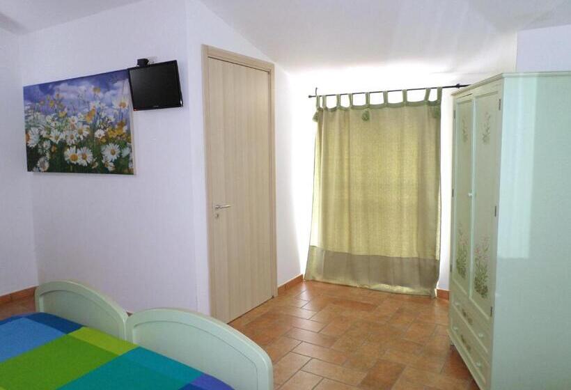 غرفة قياسية مزوَّدة بشُرفة, Bed And Breakfast Villa Algi