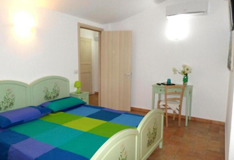 غرفة قياسية مزوَّدة بشُرفة, Bed And Breakfast Villa Algi