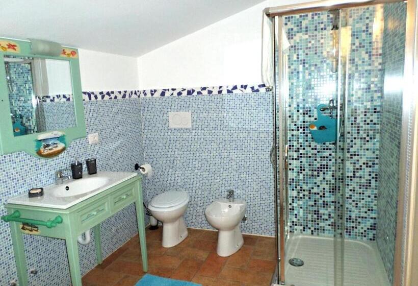 غرفة قياسية مطلّة علي البحر مزوَّدة بشُرفة, Bed And Breakfast Villa Algi