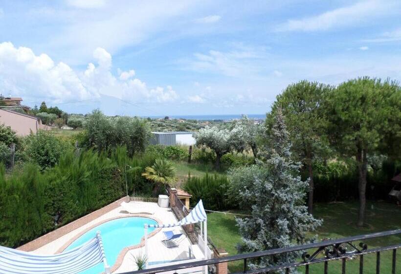 غرفة قياسية مطلّة علي البحر مزوَّدة بشُرفة, Bed And Breakfast Villa Algi