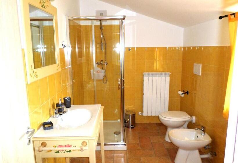 غرفة قياسية مطلّة علي البحر مزوَّدة بشُرفة, Bed And Breakfast Villa Algi