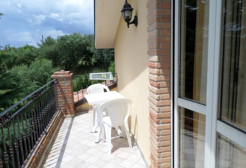 غرفة قياسية مزوَّدة بشُرفة, Bed And Breakfast Villa Algi