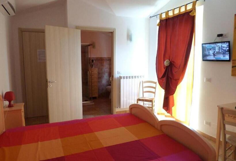 غرفة قياسية مزوَّدة بشُرفة, Bed And Breakfast Villa Algi