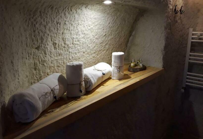 غرفة ديلوكس, Agarta Cave