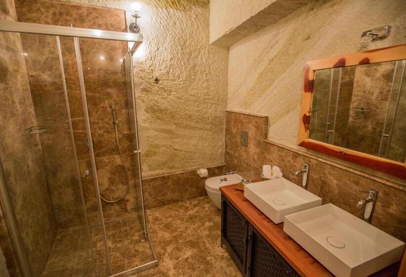 جناح سوبيريور, Agarta Cave