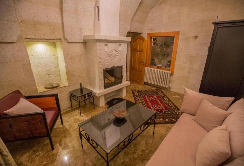 جناح سوبيريور, Agarta Cave