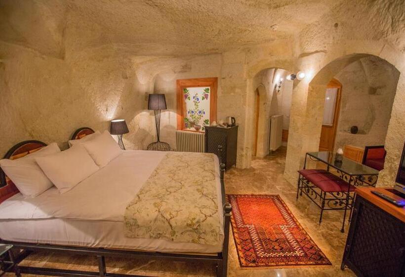 جناح سوبيريور, Agarta Cave