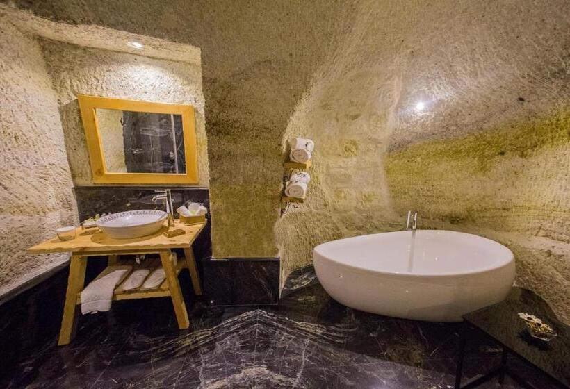 جناح, Agarta Cave