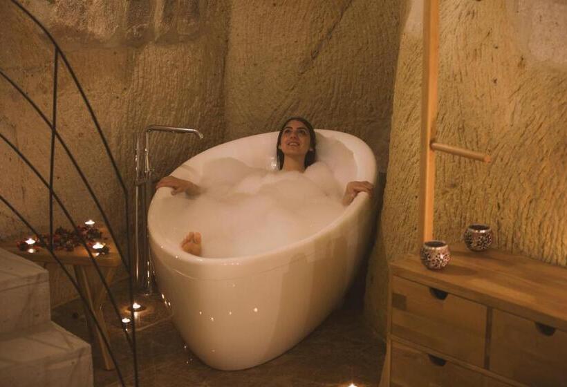 جناح, Agarta Cave