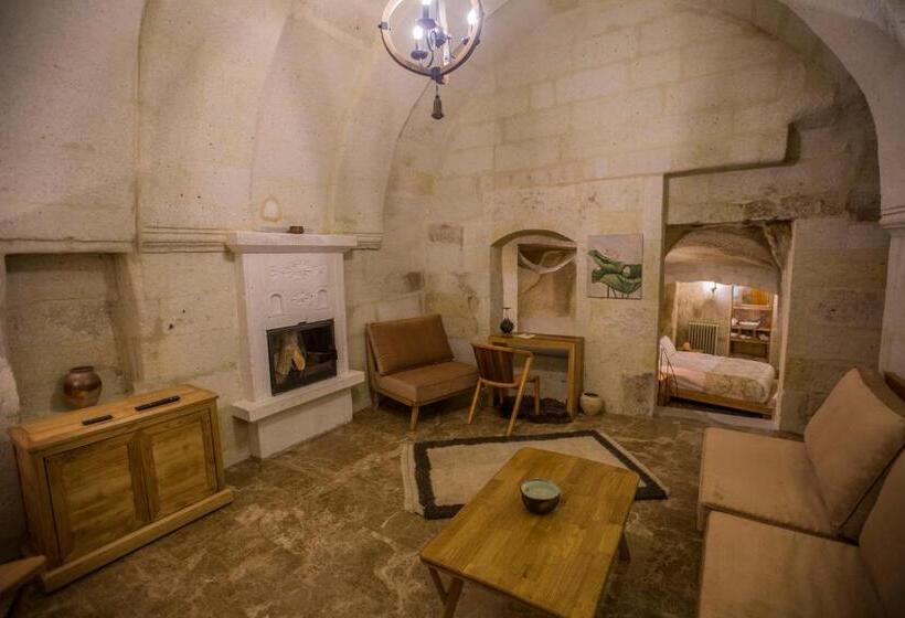 جناح, Agarta Cave