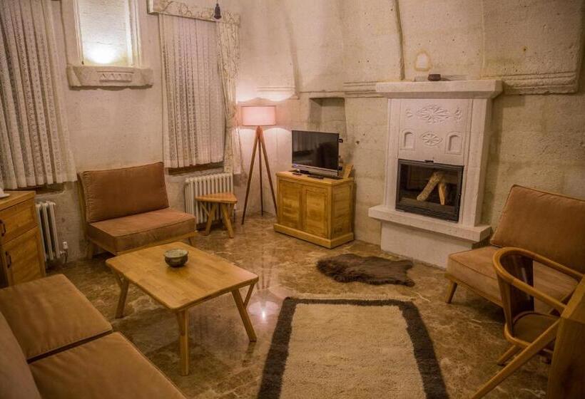 جناح, Agarta Cave